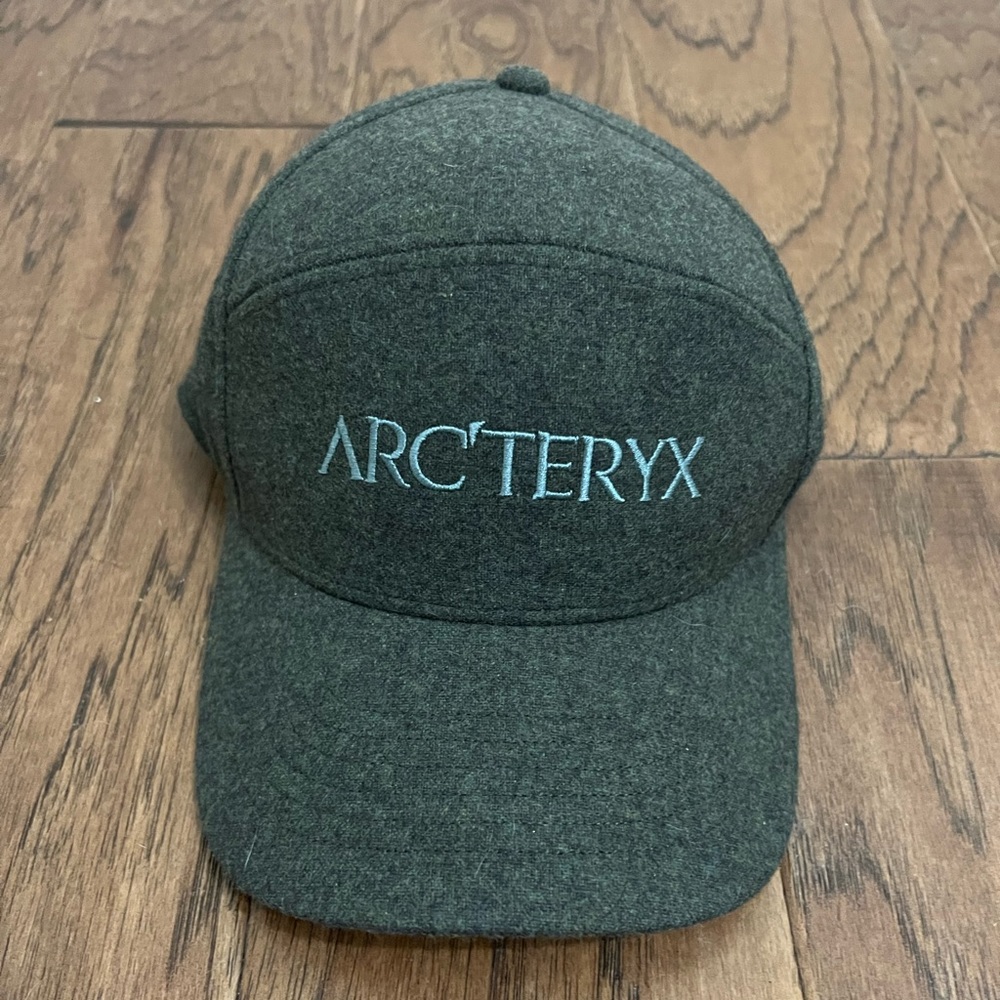 Arc'teryx 7 panel wool ball cap